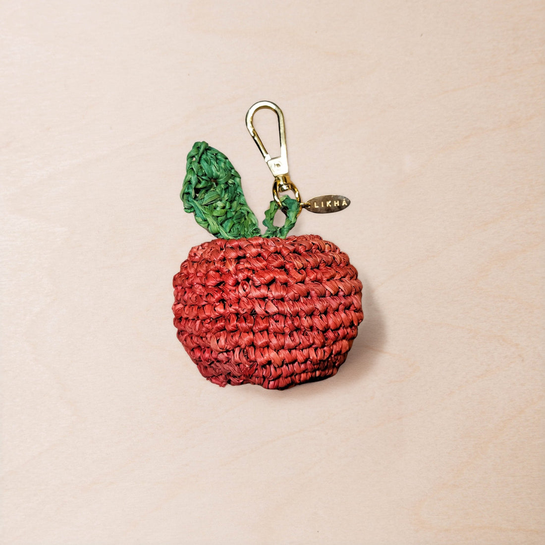 Bag charms - NYC Apple Bag Charm – Handmade Raffia Crochet Fruit Keychain | LIKHÂ - LIKHÂ