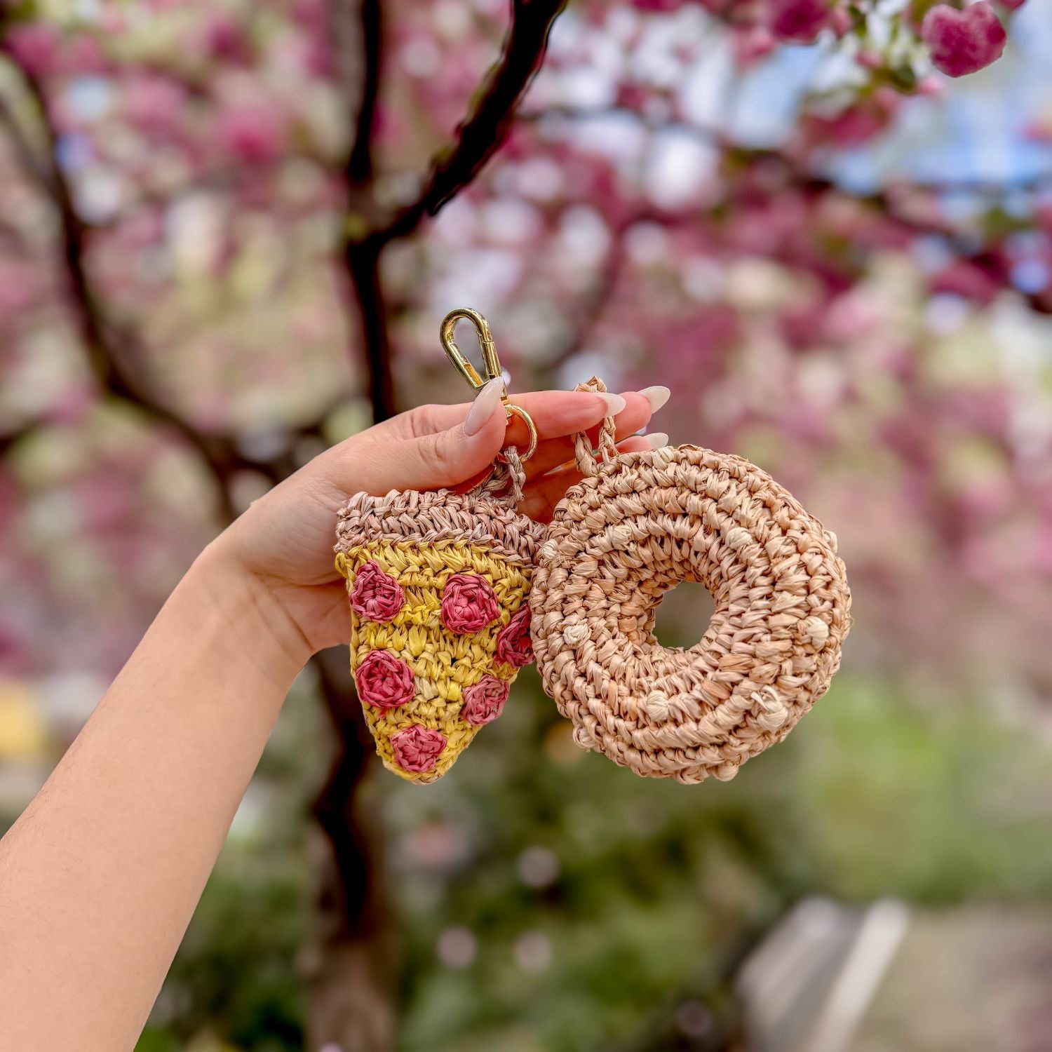 Bag charms - NYC Bagel Bag Charm – Raffia Crochet Bag Accessory | LIKHÂ - LIKHÂ