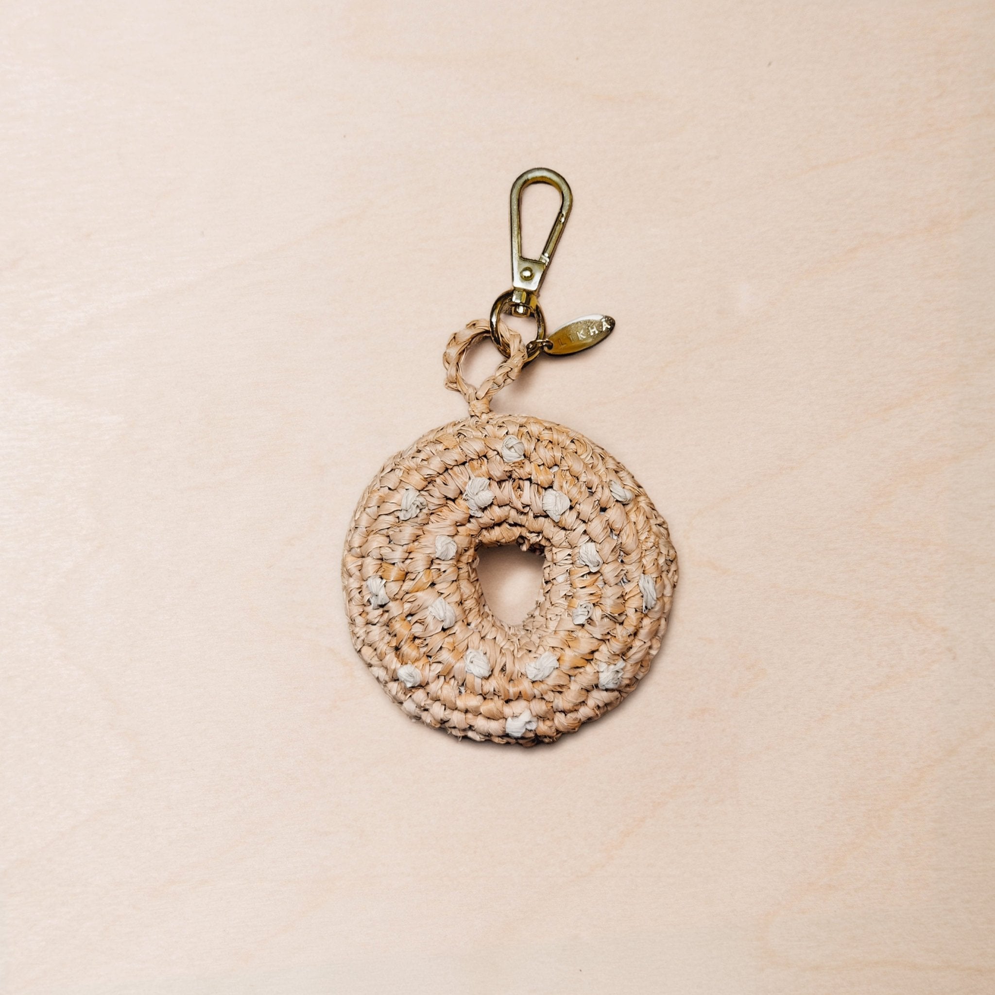 Bag charms - NYC Bagel Bag Charm – Raffia Crochet Bag Accessory | LIKHÂ - LIKHÂ