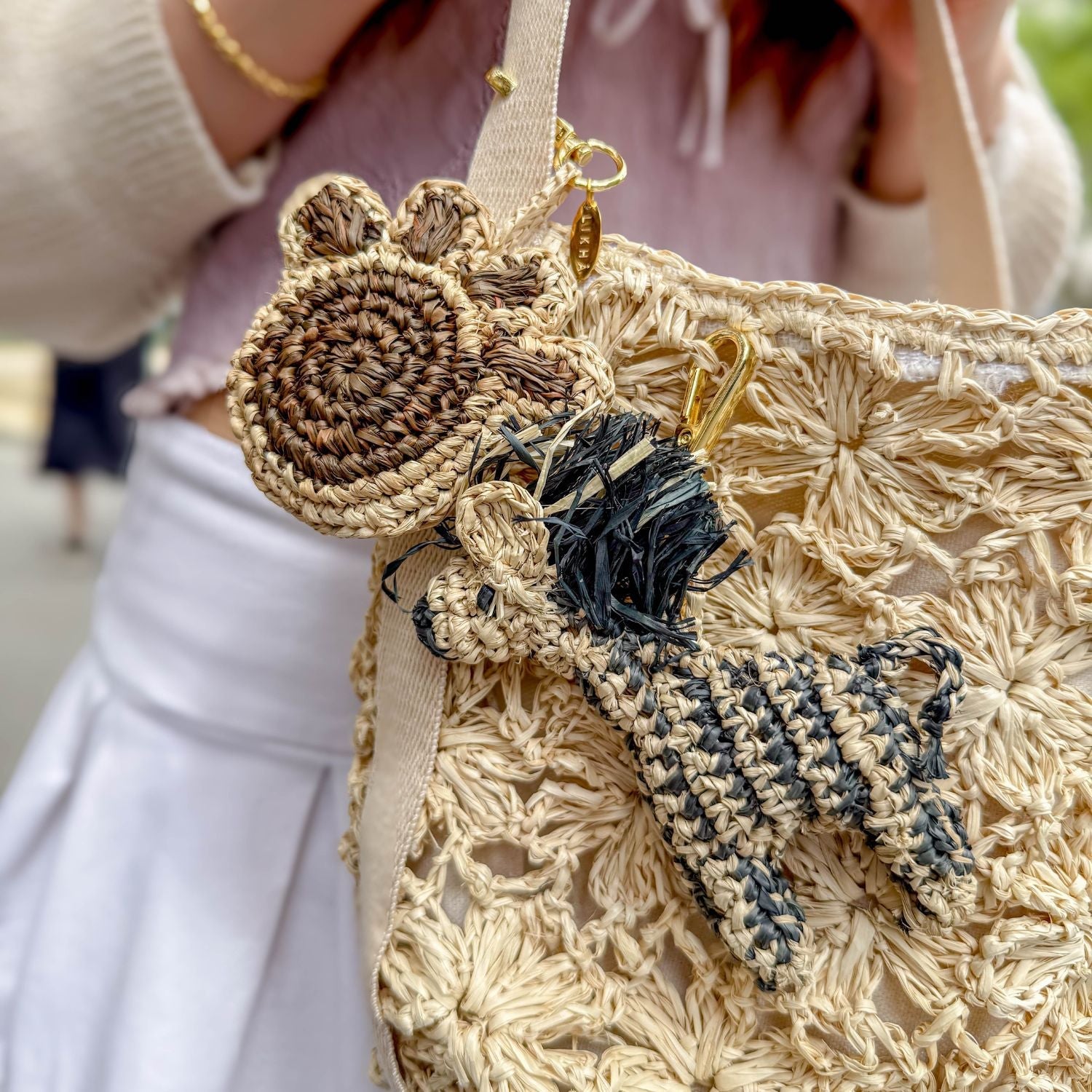 Bag charms - Paw Print Bag Charm – Raffia Crochet Pet Accessory | LIKHÂ - LIKHÂ