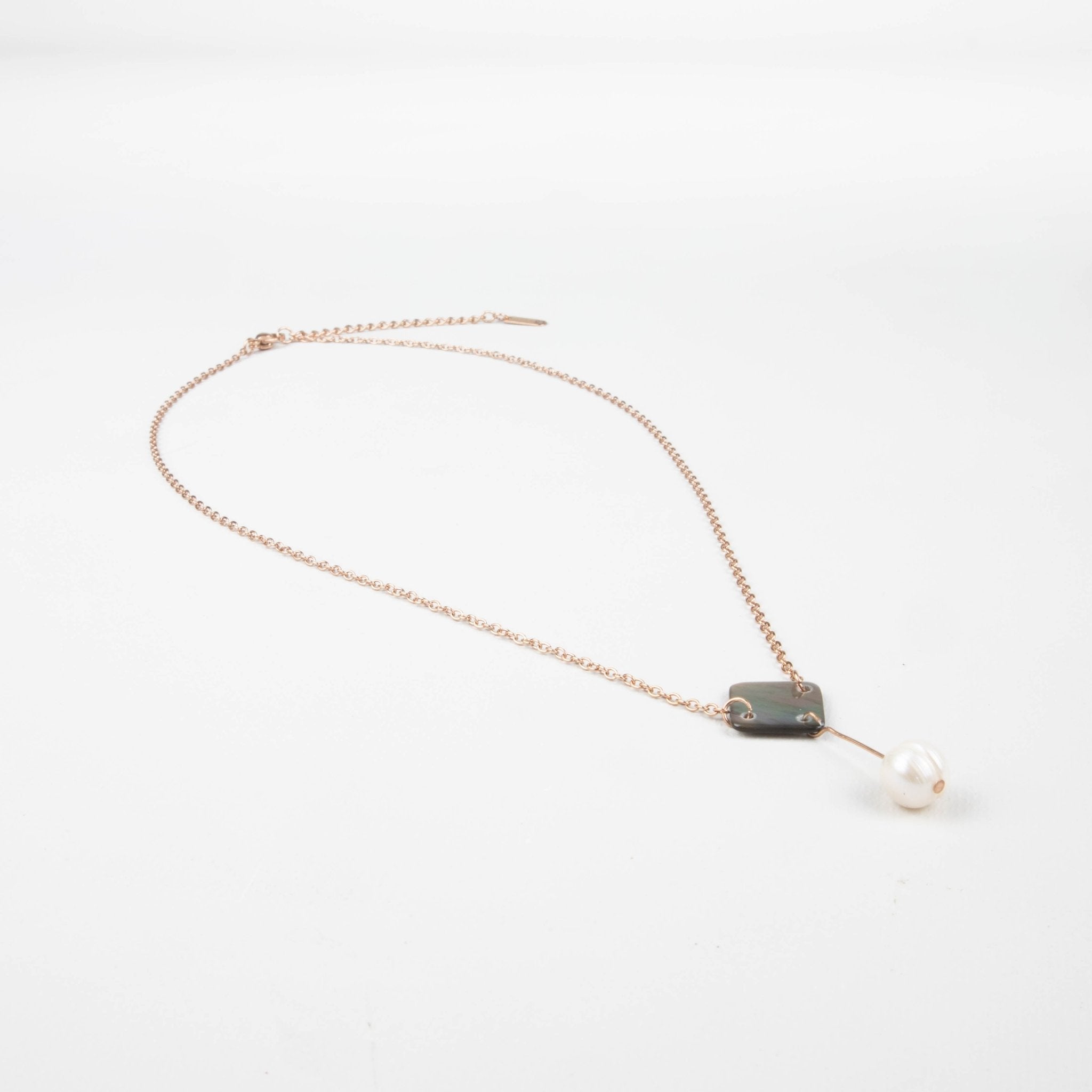 Jewelry, necklace - Black Diamond + Pearl Drop Mother of Pearl Necklace - Mother of Pearl Necklace | LIKHA - LIKHÂ