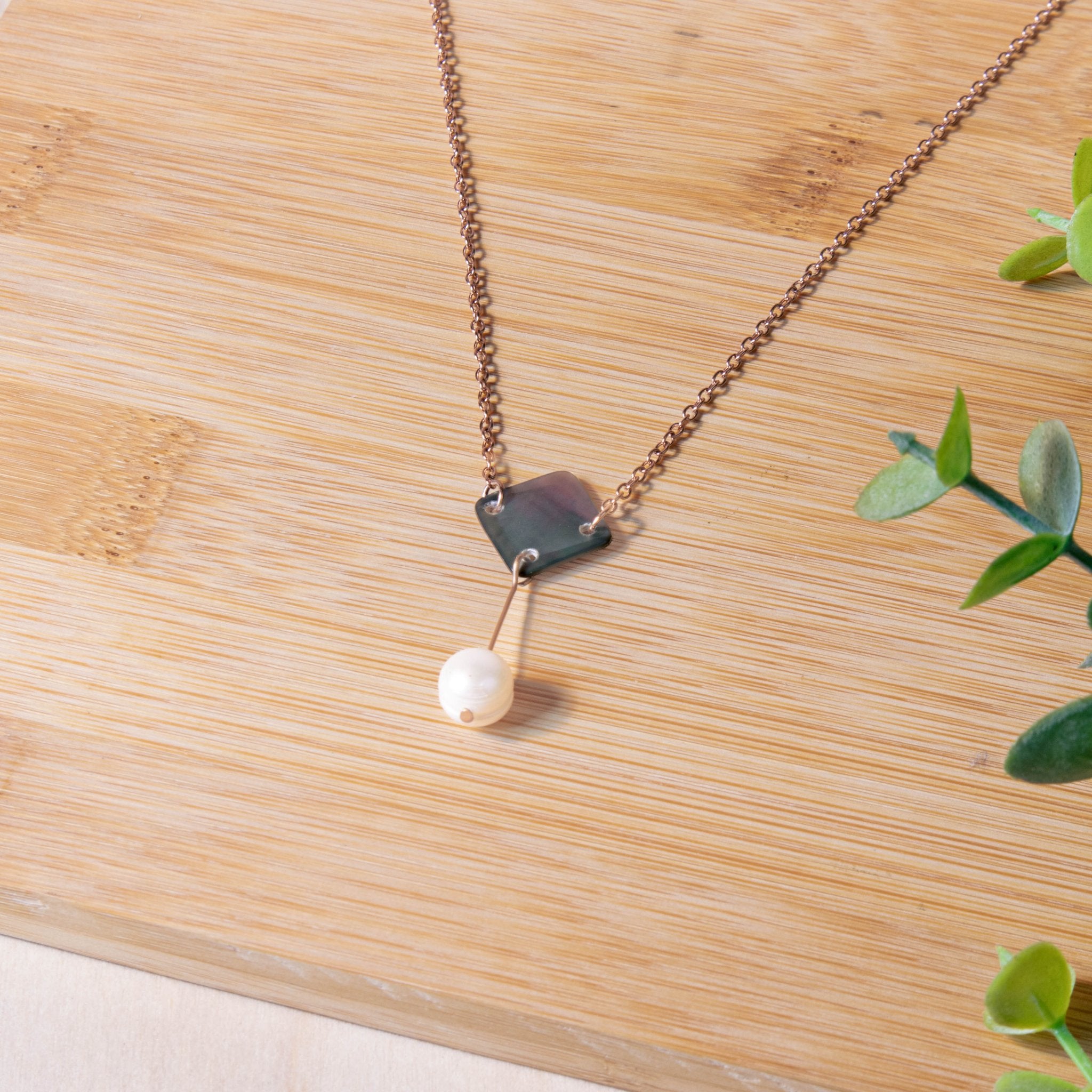 Jewelry, necklace - Black Diamond + Pearl Drop Mother of Pearl Necklace - Mother of Pearl Necklace | LIKHA - LIKHÂ