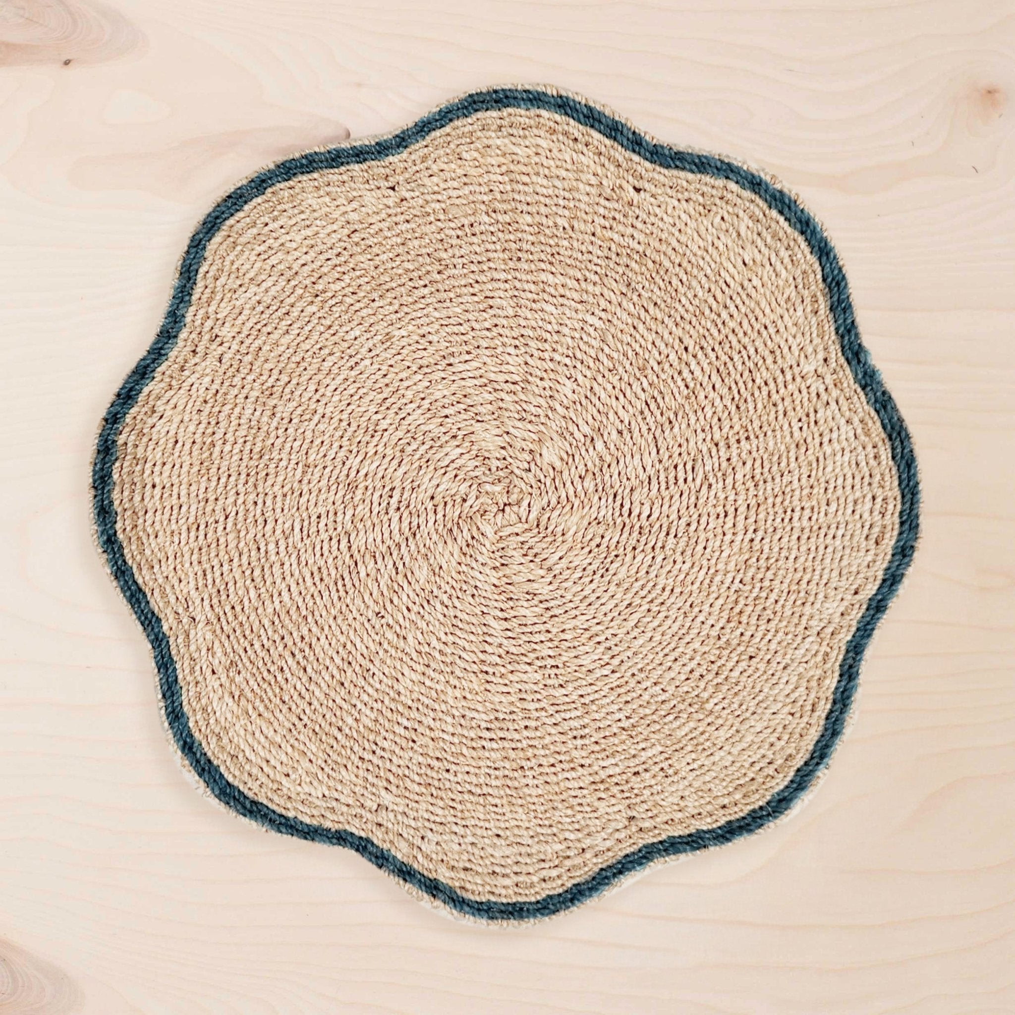 Placemats - Blue Trim Scallop Placemats, set of 4 – Artisan Woven Table Mats | LIKHÂ - LIKHÂ