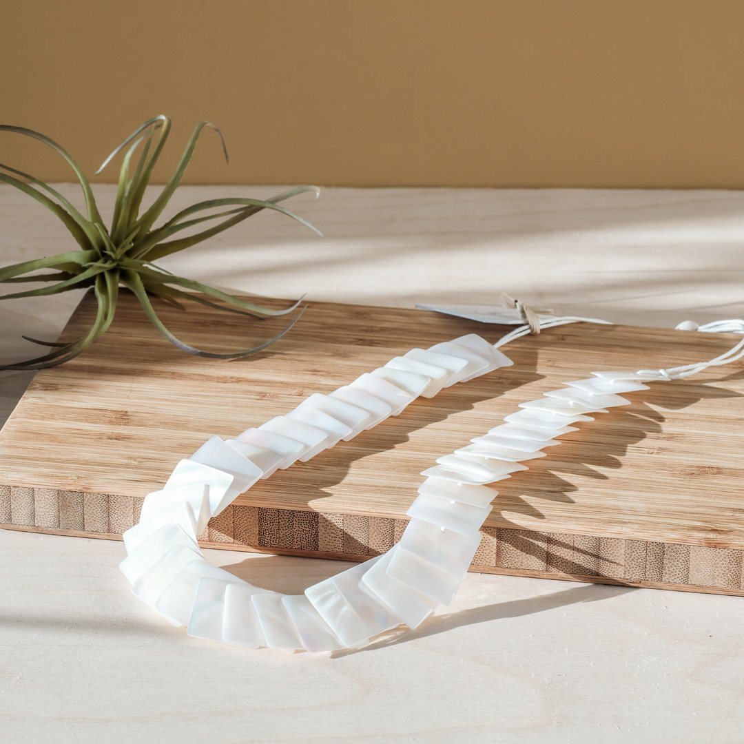 - White Mother of Pearl Necklace | LIKHÂ - LIKHÂ