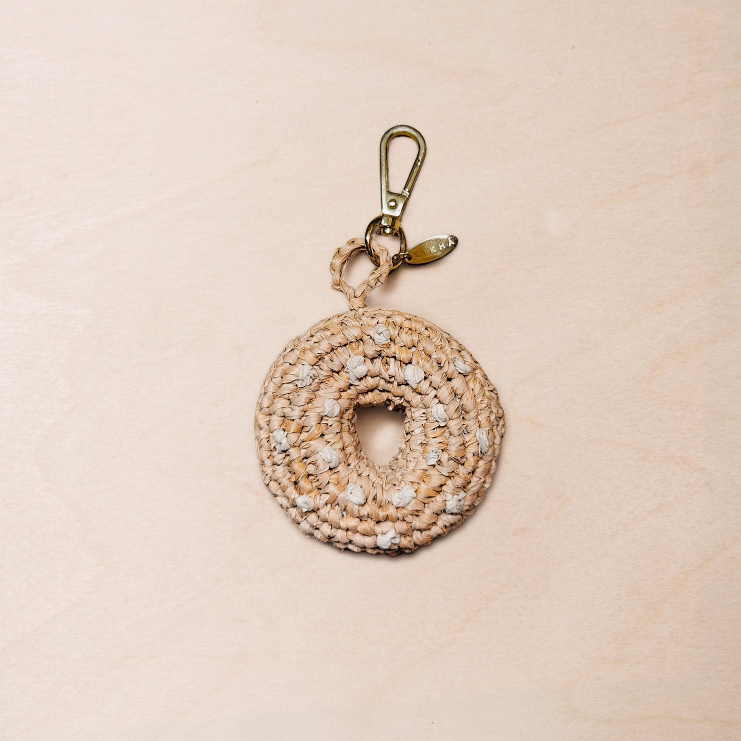 Bag charms - NYC Bagel Bag Charm – Raffia Crochet Bag Accessory | LIKHÂ - LIKHÂ