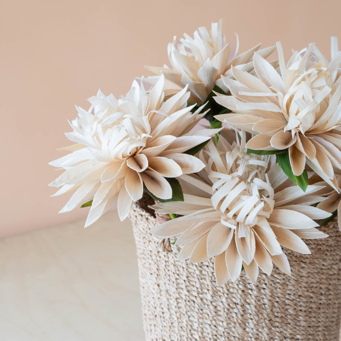 flower - Natural Waterlily Corn Husk Flowers, case of 6 – Decorative Flower Stems | LIKHÂ - LIKHÂ
