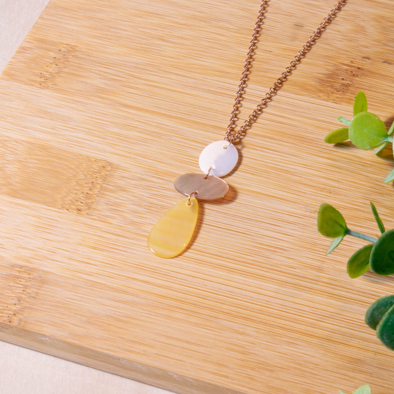 Jewelry, necklace - Tri - color Mother of Pearl Round, Oval, and Raindrop Necklace with Rose Gold Chain - Statement Jewelry | LIKHA - LIKHÂ