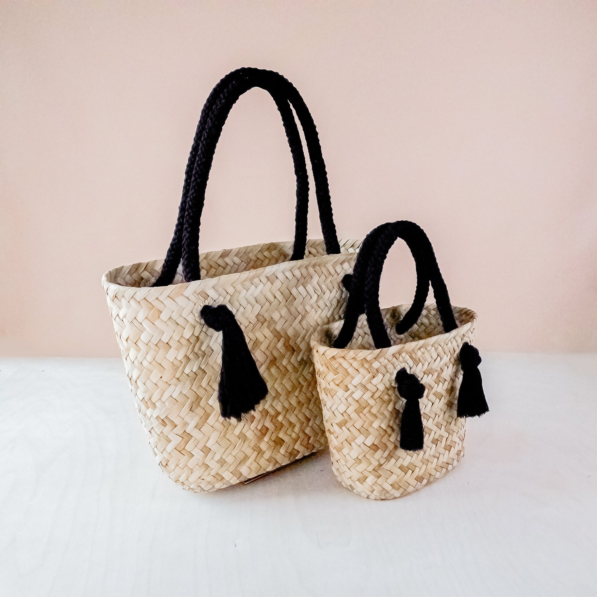 Black and white online straw handbag