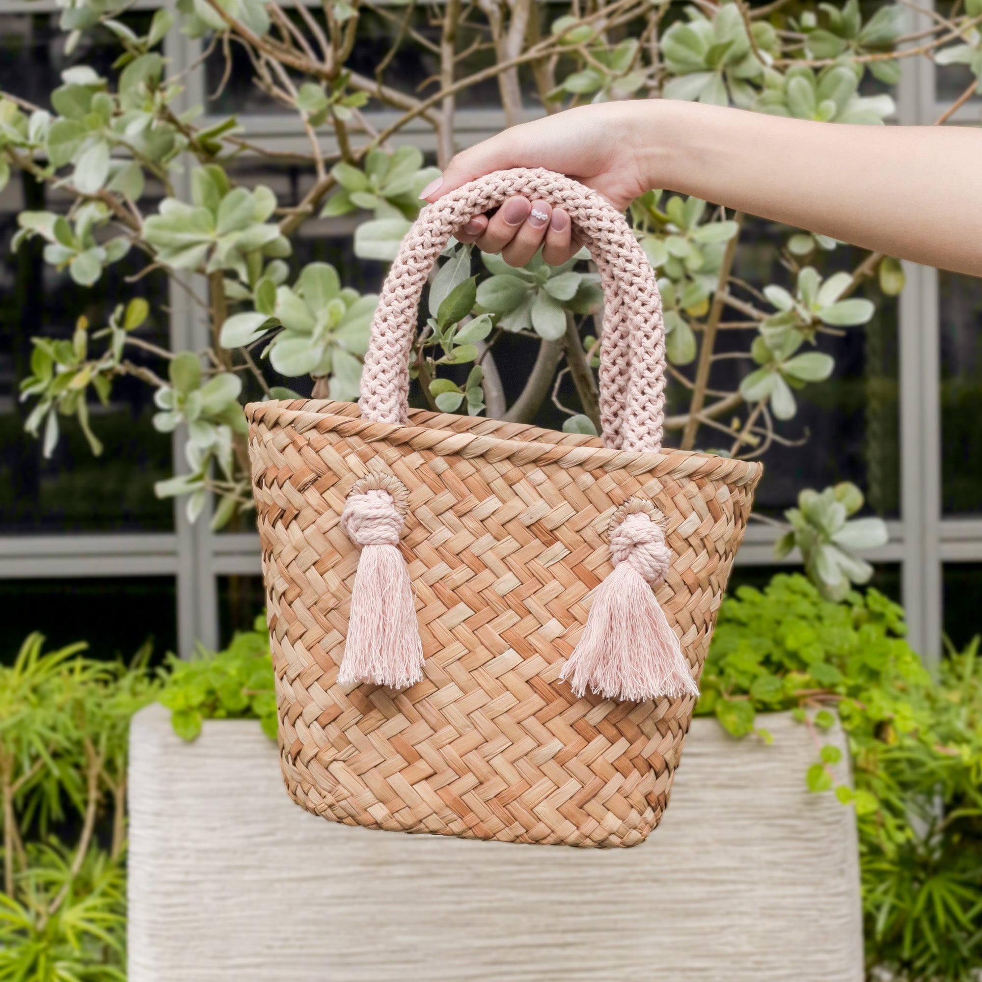 Dusty Rose Small Modern Woven Tote with Unique Handles - Straw Tote | LIKHA  – LIKHÂ