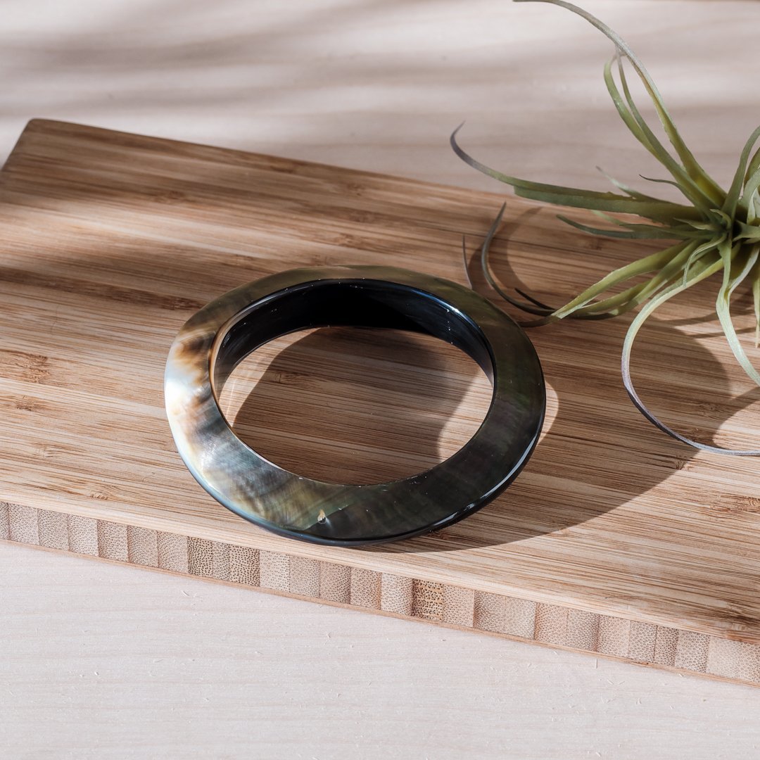 Jewelry - Mother-of-Pearl Bangle, Iridescent Grey - Natural Jewelry | LIKHÂ - LIKHÂ